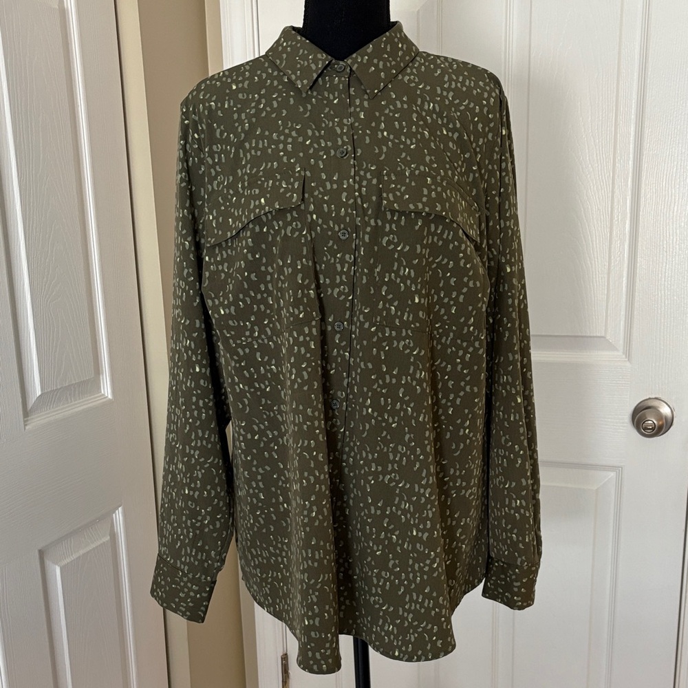 EVRI Women’s Olive Patterned Blouse with Front Pockets